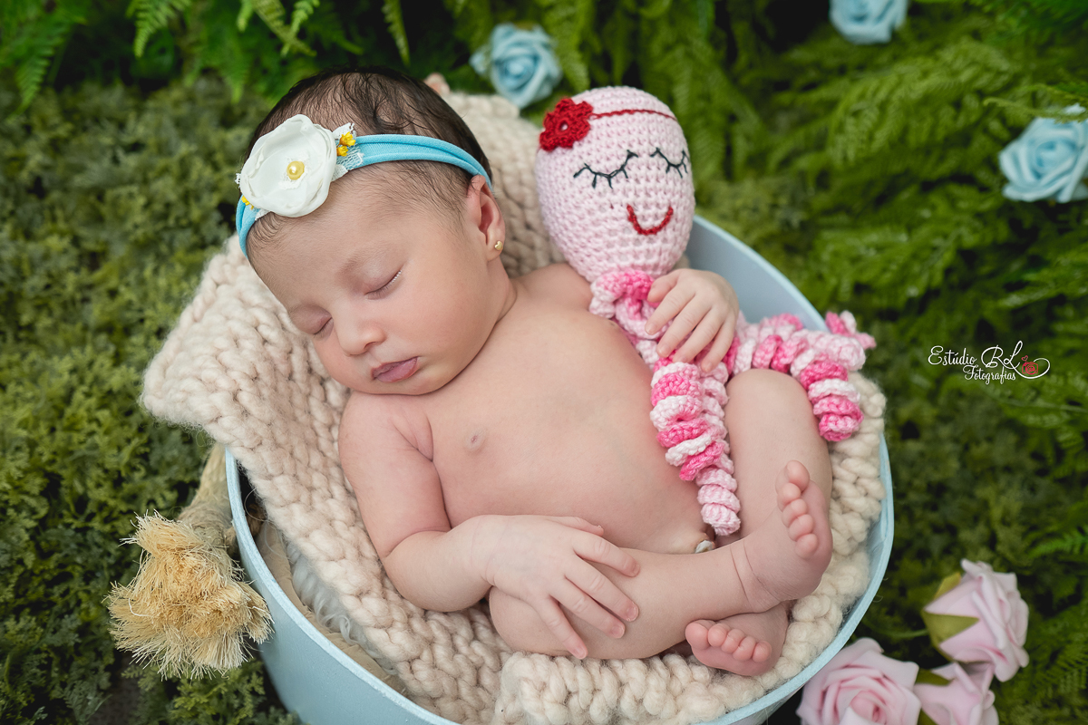 Chegou a vez de mostrar a  sessão da Sara!!! Uma linda e delicada bebê, Sara já encantando a todos com seus 14 dias de vida.