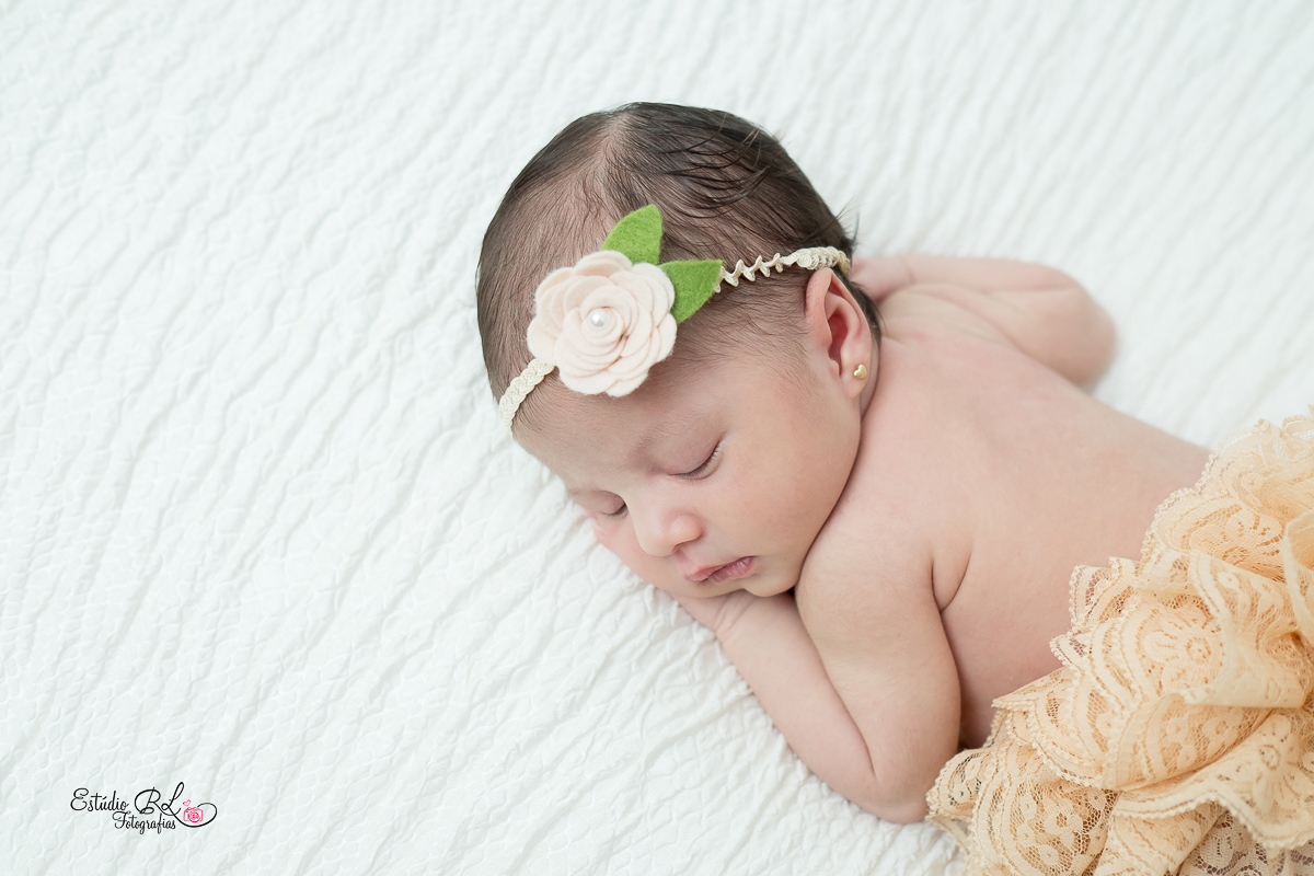 Chegou a vez de mostrar a  sessão da Sara!!! Uma linda e delicada bebê, Sara já encantando a todos com seus 14 dias de vida.