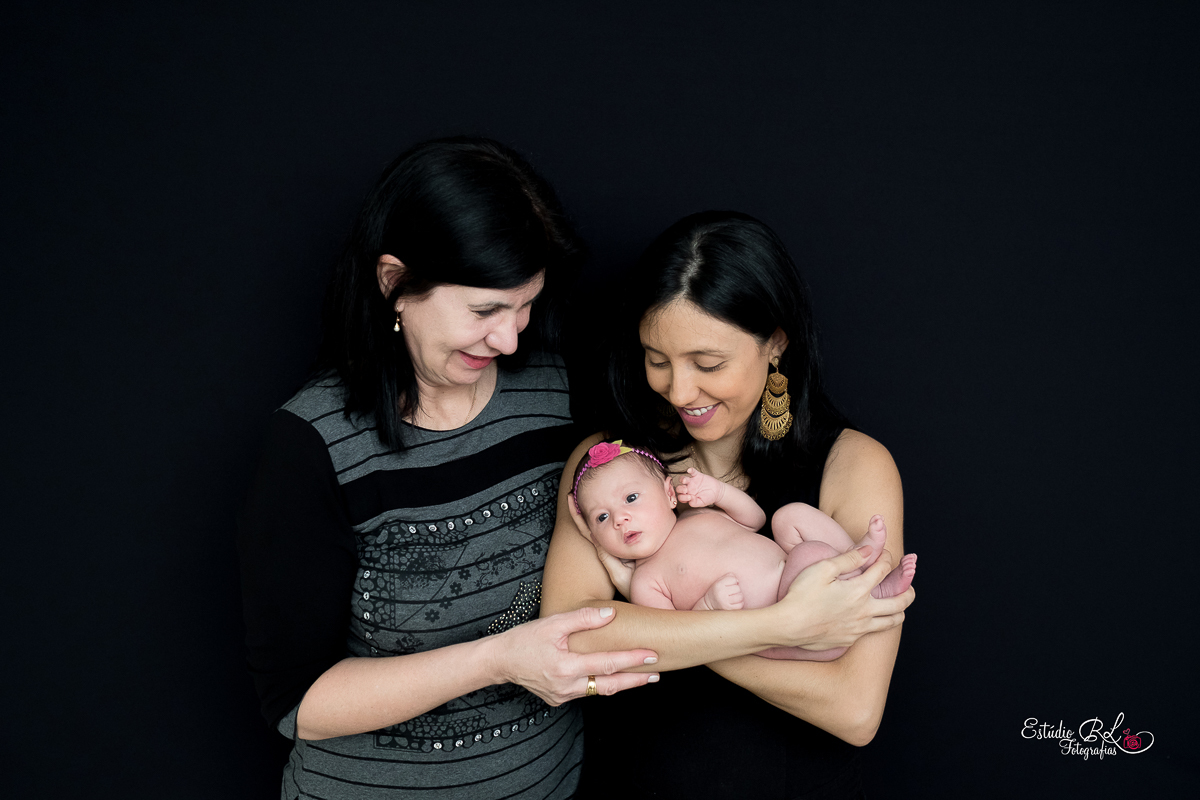 Chegou a vez de mostrar a  sessão da Sara!!! Uma linda e delicada bebê, Sara já encantando a todos com seus 14 dias de vida.