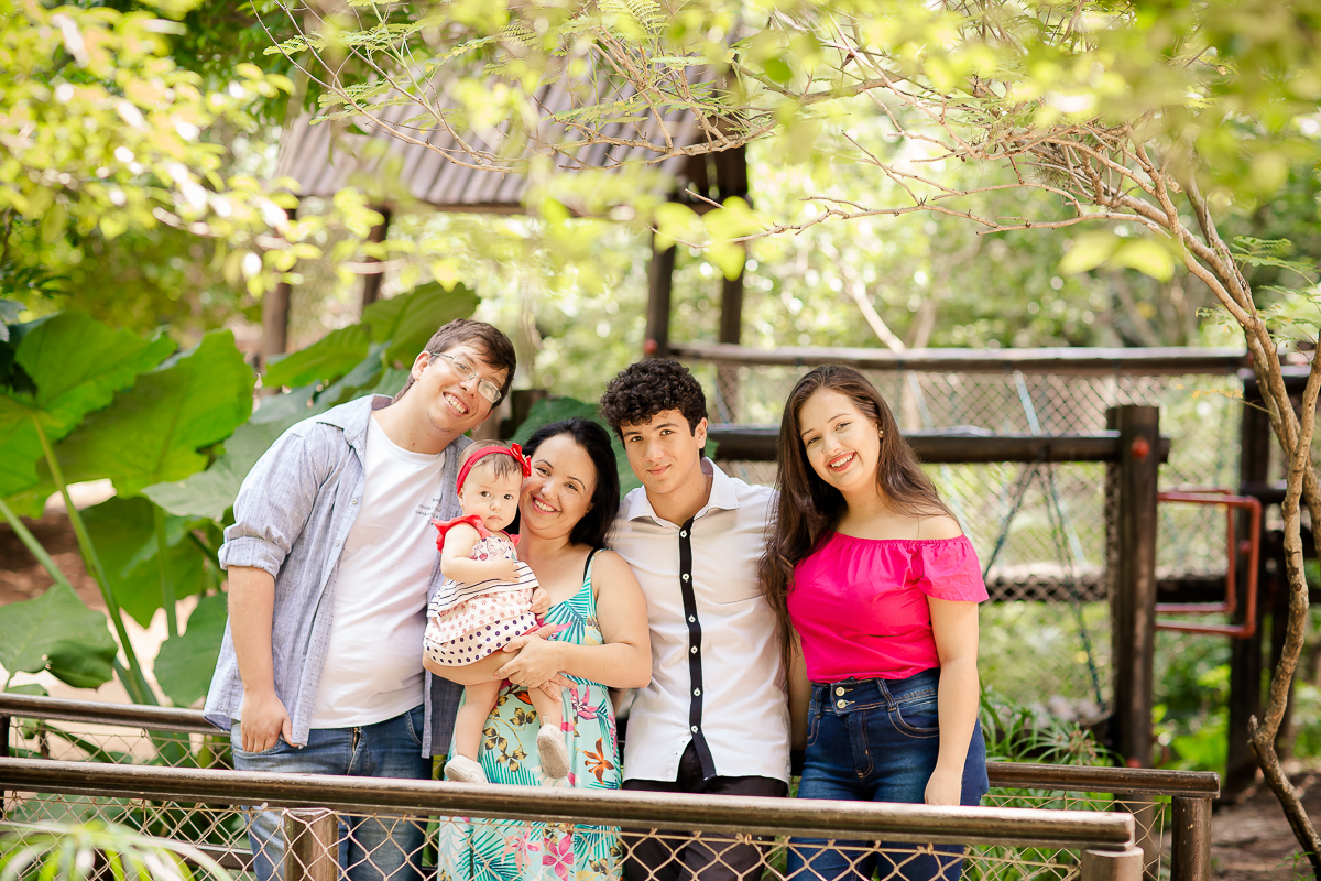 Linda e graciosa princesa muita fofa,  O Smash the cake da Maria Antonia com tema de jardim ficou apaixonante. ♥

 Essa menininha consegue bater todos recordes de  simpatia e fofura, ela é mais que demais! 