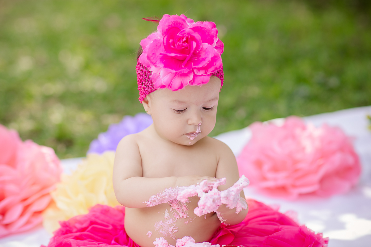 Linda e graciosa princesa muita fofa,  O Smash the cake da Maria Antonia com tema de jardim ficou apaixonante. ♥

 Essa menininha consegue bater todos recordes de  simpatia e fofura, ela é mais que demais! 