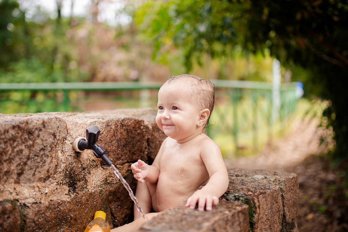 Linda e graciosa princesa muita fofa,  O Smash the cake da Maria Antonia com tema de jardim ficou apaixonante. ♥

 Essa menininha consegue bater todos recordes de  simpatia e fofura, ela é mais que demais! 