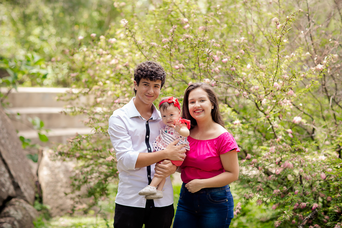 Linda e graciosa princesa muita fofa,  O Smash the cake da Maria Antonia com tema de jardim ficou apaixonante. ♥

 Essa menininha consegue bater todos recordes de  simpatia e fofura, ela é mais que demais! 