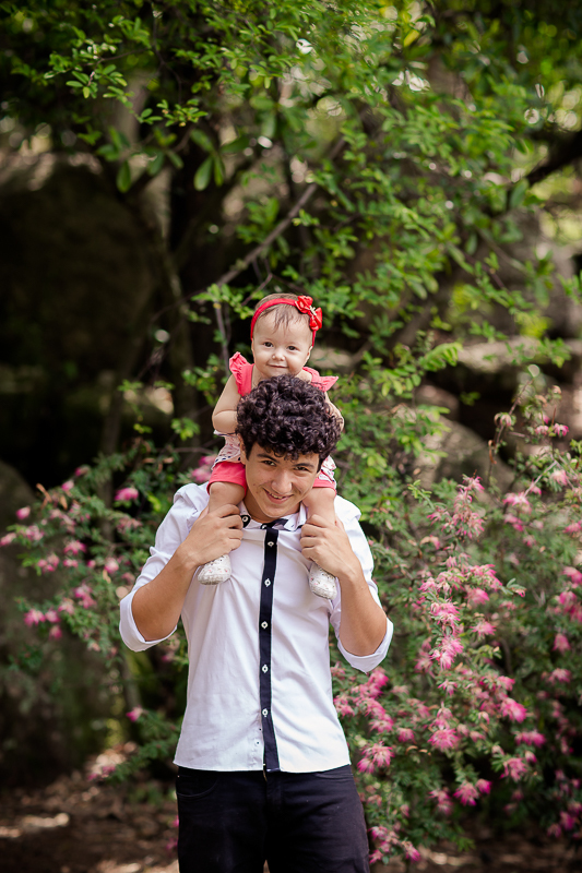Linda e graciosa princesa muita fofa,  O Smash the cake da Maria Antonia com tema de jardim ficou apaixonante. ♥

 Essa menininha consegue bater todos recordes de  simpatia e fofura, ela é mais que demais! 