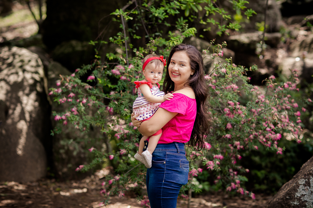 Linda e graciosa princesa muita fofa,  O Smash the cake da Maria Antonia com tema de jardim ficou apaixonante. ♥

 Essa menininha consegue bater todos recordes de  simpatia e fofura, ela é mais que demais! 