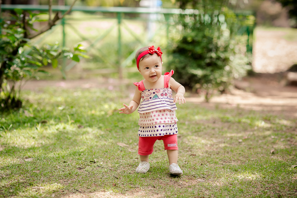 Linda e graciosa princesa muita fofa,  O Smash the cake da Maria Antonia com tema de jardim ficou apaixonante. ♥

 Essa menininha consegue bater todos recordes de  simpatia e fofura, ela é mais que demais! 