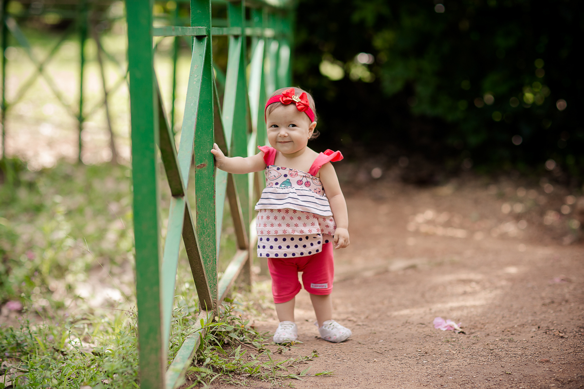 Linda e graciosa princesa muita fofa,  O Smash the cake da Maria Antonia com tema de jardim ficou apaixonante. ♥

 Essa menininha consegue bater todos recordes de  simpatia e fofura, ela é mais que demais! 