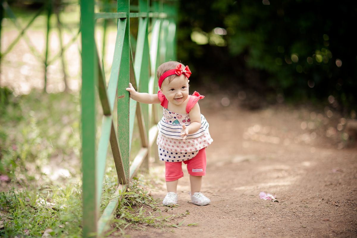 Linda e graciosa princesa muita fofa,  O Smash the cake da Maria Antonia com tema de jardim ficou apaixonante. ♥

 Essa menininha consegue bater todos recordes de  simpatia e fofura, ela é mais que demais! 