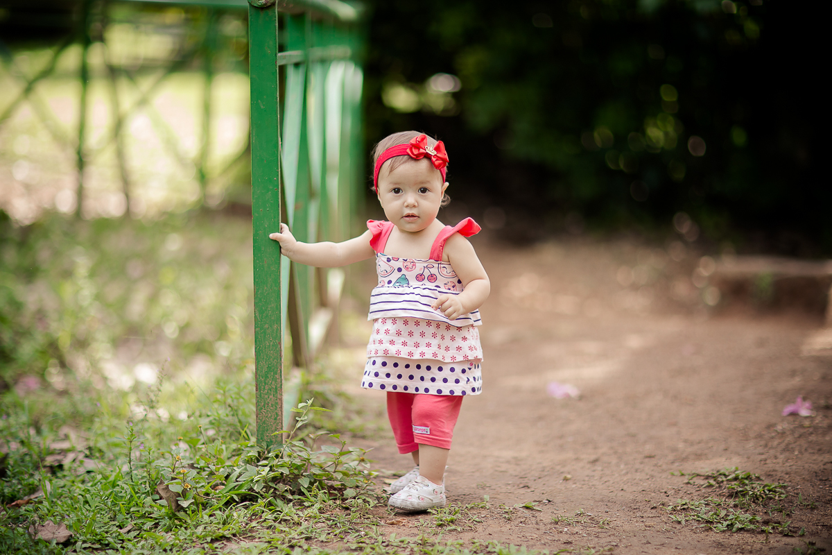 Linda e graciosa princesa muita fofa,  O Smash the cake da Maria Antonia com tema de jardim ficou apaixonante. ♥

 Essa menininha consegue bater todos recordes de  simpatia e fofura, ela é mais que demais! 
