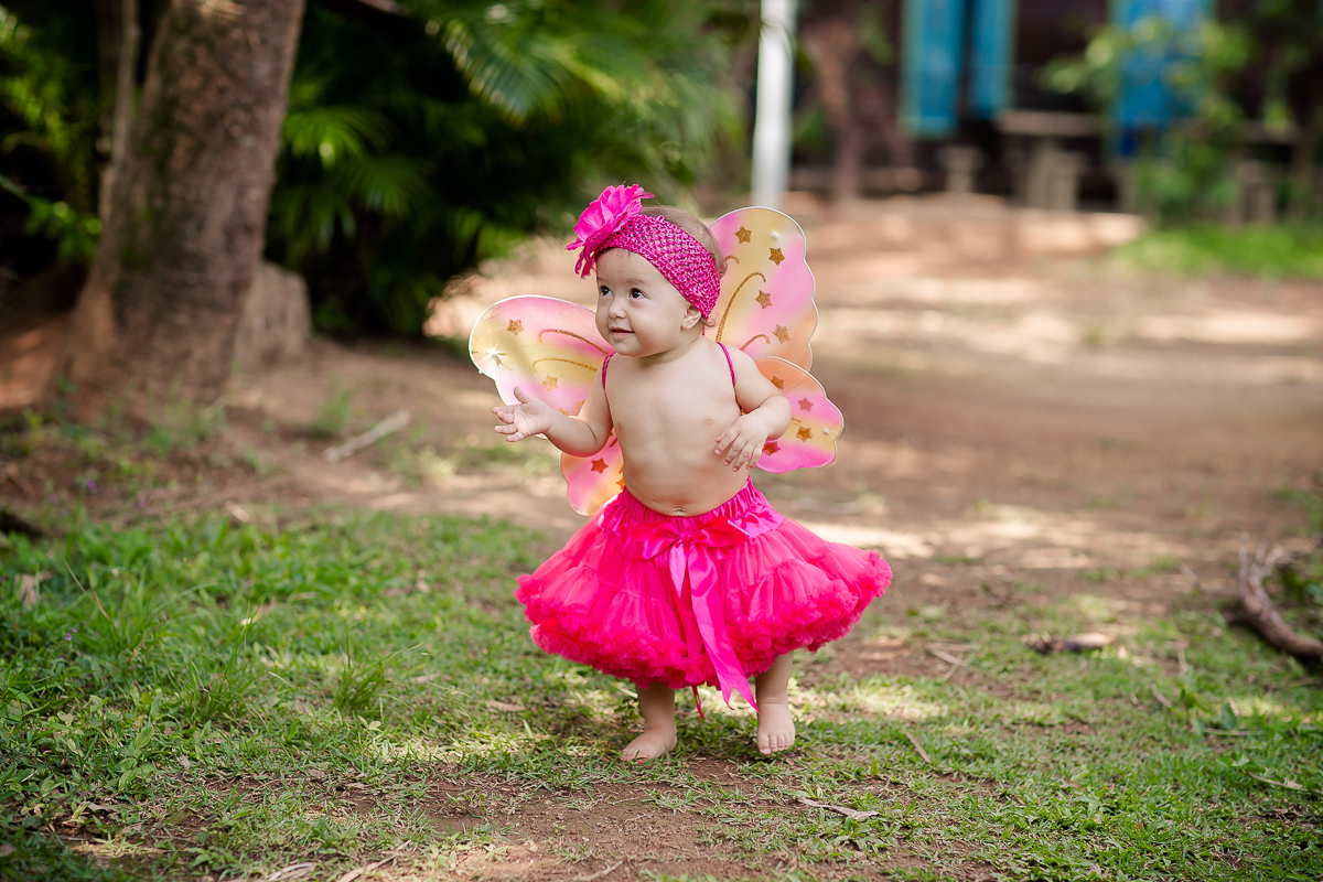 Linda e graciosa princesa muita fofa,  O Smash the cake da Maria Antonia com tema de jardim ficou apaixonante. ♥

 Essa menininha consegue bater todos recordes de  simpatia e fofura, ela é mais que demais! 