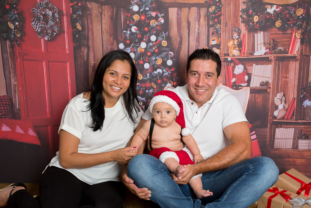 A sessão de 6 meses do Lucas foi cheia de sorrisos!!! 

E já que estamos no fim do ano, aproveitamos também para fazer as fotos natalinas.  
Amamos registrar cada fase dessa fofurinha, cheia de vida e energia.
