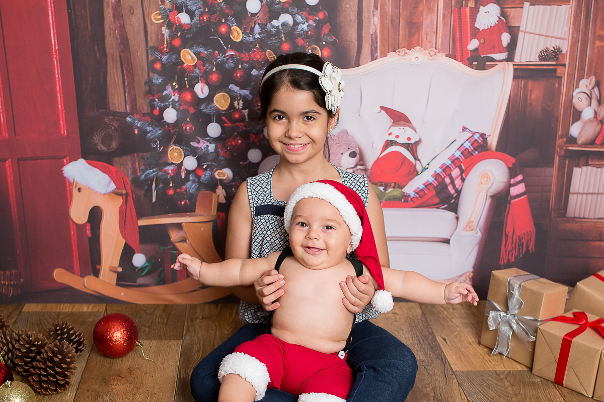 A sessão de 6 meses do Lucas foi cheia de sorrisos!!! 

E já que estamos no fim do ano, aproveitamos também para fazer as fotos natalinas.  
Amamos registrar cada fase dessa fofurinha, cheia de vida e energia.