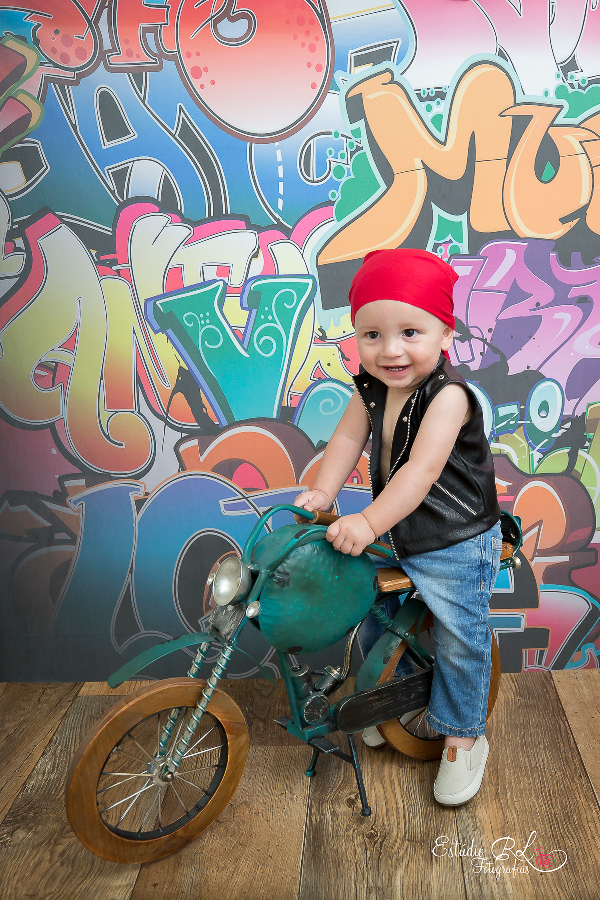 Olha só o Daniel todo charmosinho!!!

Daniel voltou em nosso estúdio para sua sessão de 9 meses...

Fotografar esse bebê é sempre uma farra, porque ele é muito sapeca e sorridente! 