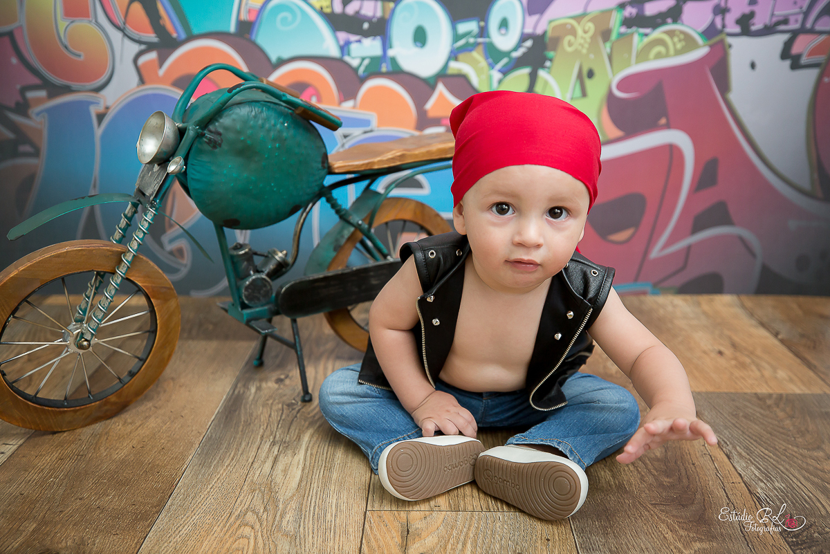 Olha só o Daniel todo charmosinho!!!

Daniel voltou em nosso estúdio para sua sessão de 9 meses...

Fotografar esse bebê é sempre uma farra, porque ele é muito sapeca e sorridente! 