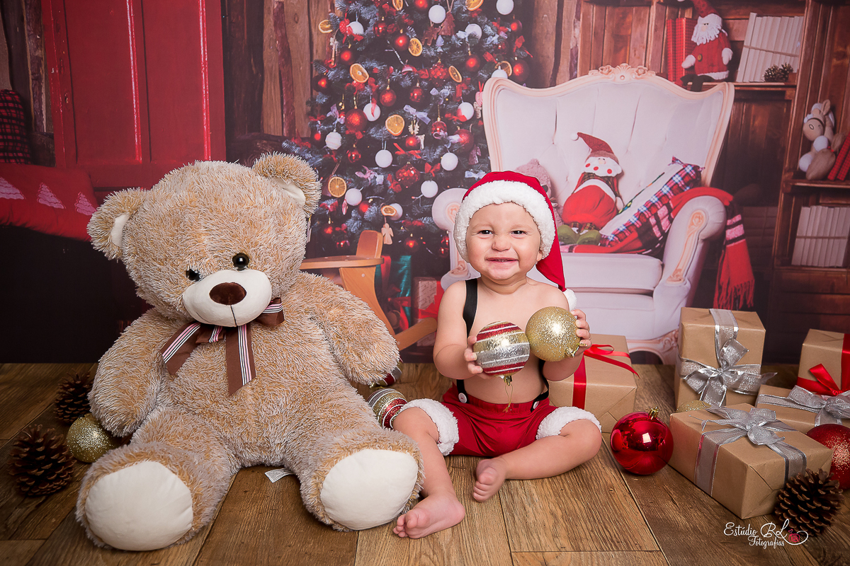 Olha só o Daniel todo charmosinho!!!

Daniel voltou em nosso estúdio para sua sessão de 9 meses...

Fotografar esse bebê é sempre uma farra, porque ele é muito sapeca e sorridente! 