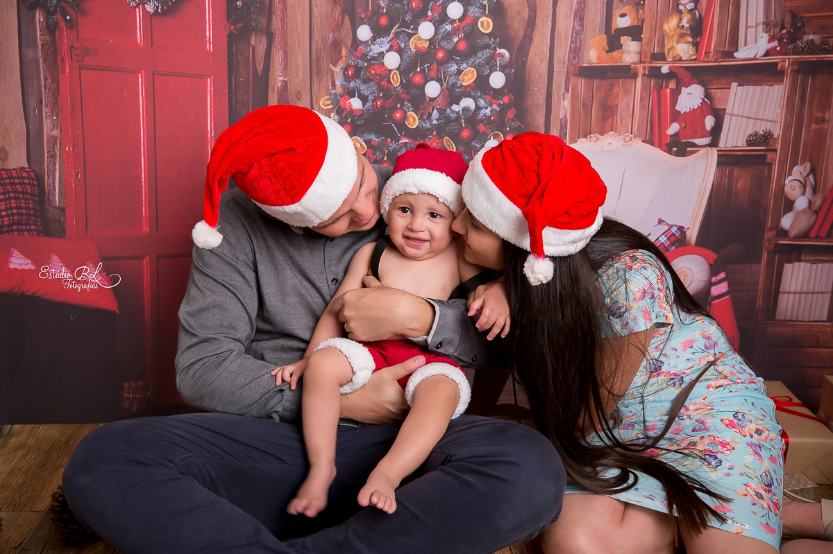 Olha só o Daniel todo charmosinho!!!

Daniel voltou em nosso estúdio para sua sessão de 9 meses...

Fotografar esse bebê é sempre uma farra, porque ele é muito sapeca e sorridente! 
