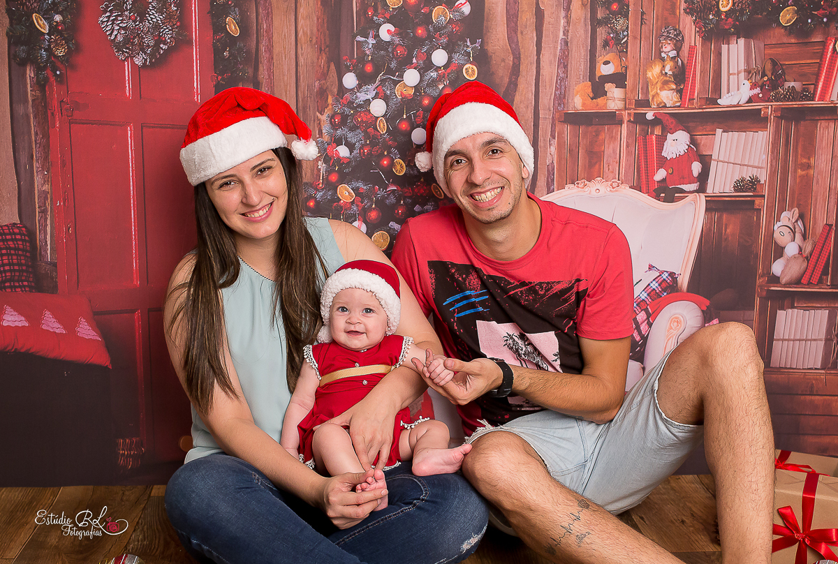 A linda da Helena já apareceu por aqui com sua sessão newborn e no acompanhamento de 3 meses. 

Agora chegou a vez da sessão de 6 meses (e ela já senta sozinha!!!) Aproveitamos para fazer a sessão de Natal....Foi muito divertidoA linda da Helena já aparec