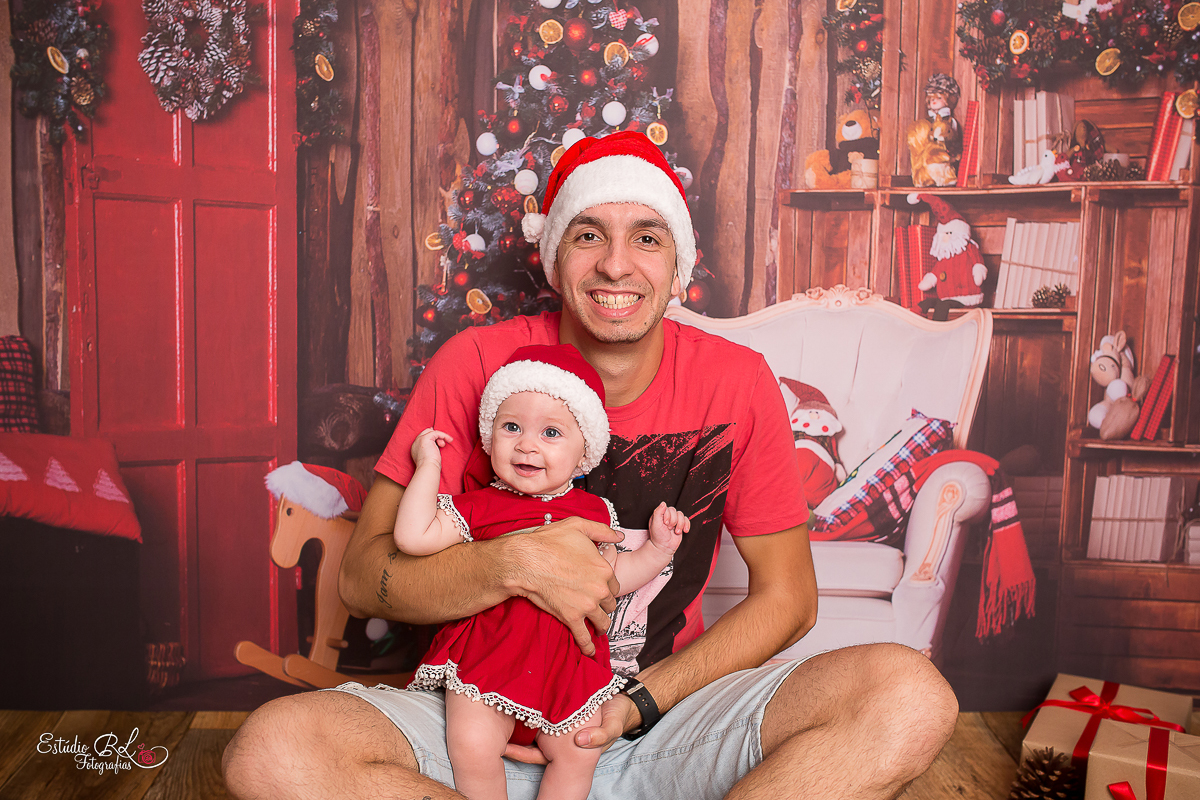 A linda da Helena já apareceu por aqui com sua sessão newborn e no acompanhamento de 3 meses. 

Agora chegou a vez da sessão de 6 meses (e ela já senta sozinha!!!) Aproveitamos para fazer a sessão de Natal....Foi muito divertido