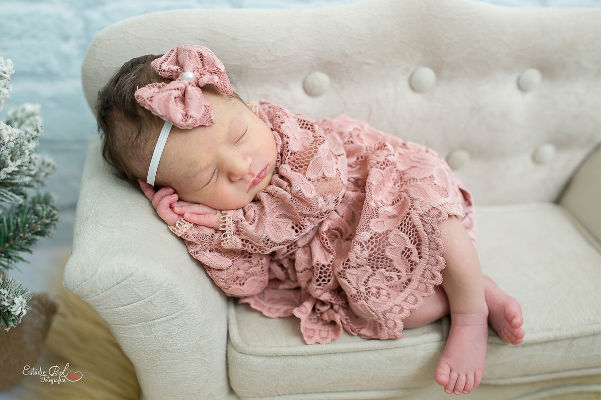 Hoje é o dia de mostrar a beleza e a fofura desta bebê que veio fazer seu ensaio newborn com 11 dias. Estamos apaixonados pela Manuela!!