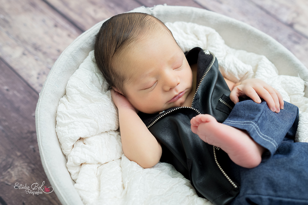 Leonardo com apenas 7 dias de vida!!!

Tão pequeno mas cheio de personalidade e muito comportado… Não quis ficar pelado! kkkk

Léo arrasou no quesito fofura e rendeu várias fotos de derreter o coração.