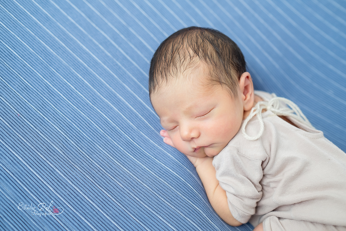 Leonardo com apenas 7 dias de vida!!!

Tão pequeno mas cheio de personalidade e muito comportado… Não quis ficar pelado! kkkk

Léo arrasou no quesito fofura e rendeu várias fotos de derreter o coração.