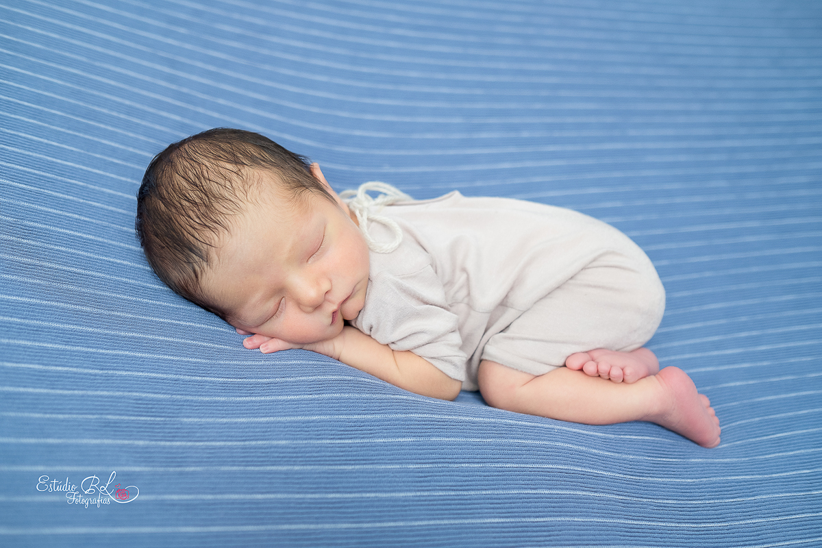 Leonardo com apenas 7 dias de vida!!!

Tão pequeno mas cheio de personalidade e muito comportado… Não quis ficar pelado! kkkk

Léo arrasou no quesito fofura e rendeu várias fotos de derreter o coração.