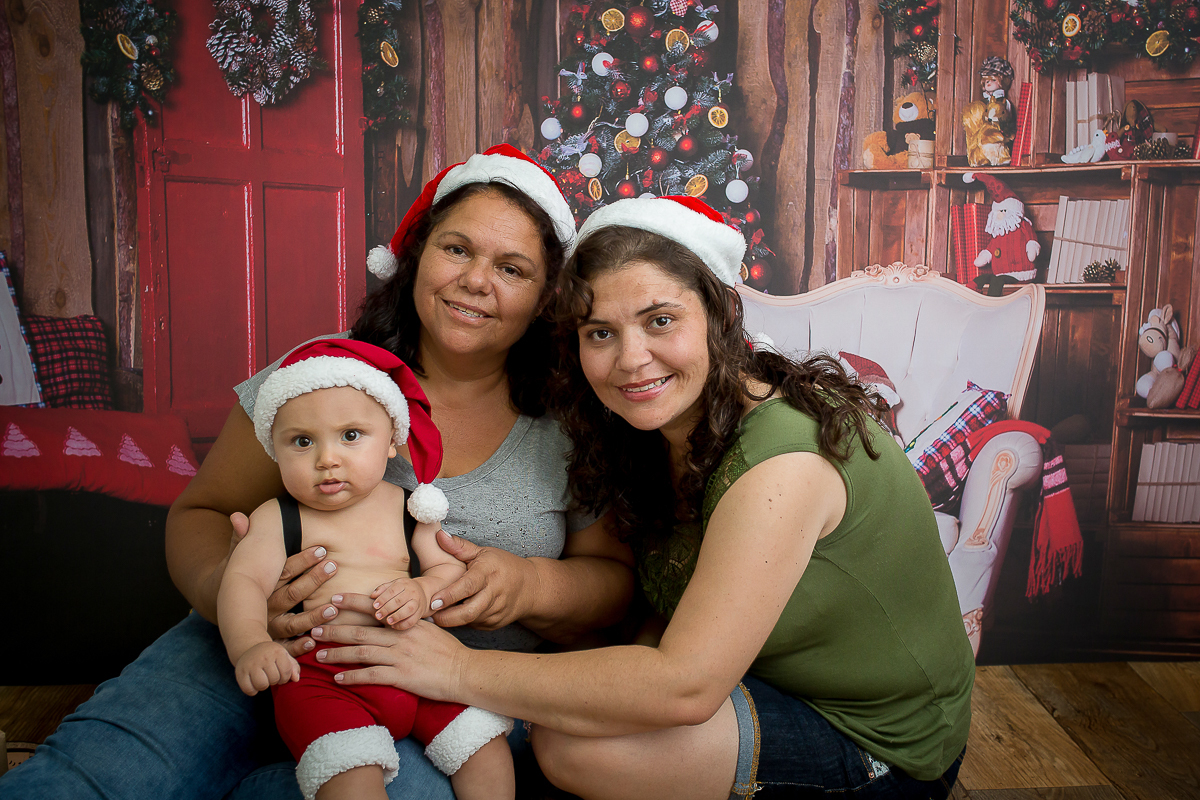 Guilherme cresceu, está com coxinhas grossas e um sorriso de derreter qualquer um !!!

Vejam vocês mesmos a delícia que foi o ensaio de 6 meses dele