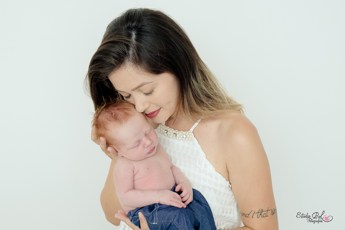 Fizemos fotos com a mamãe e o papai, adoro quando eles tem seu maior tesouro nos braços! E claro que teve fotos com o irmãozinho mais velhos também!! 

Esse príncipe simpático e ruivinho roubou meu coração!