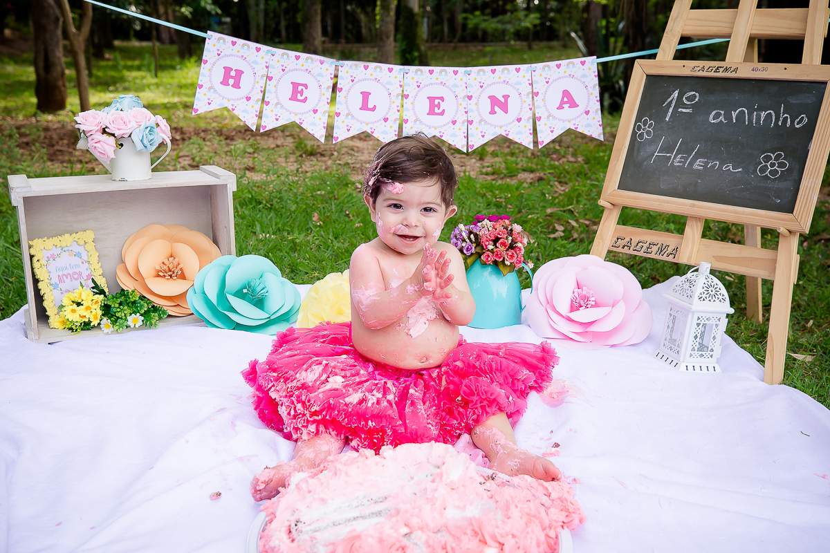 Helena completou seu primeiro aninho!!!
Registramos a Helena desde quando ainda na barriga da mamãe....Foi 1 ano de lindas fotos.
quanta mudança, como cresceu rápido,