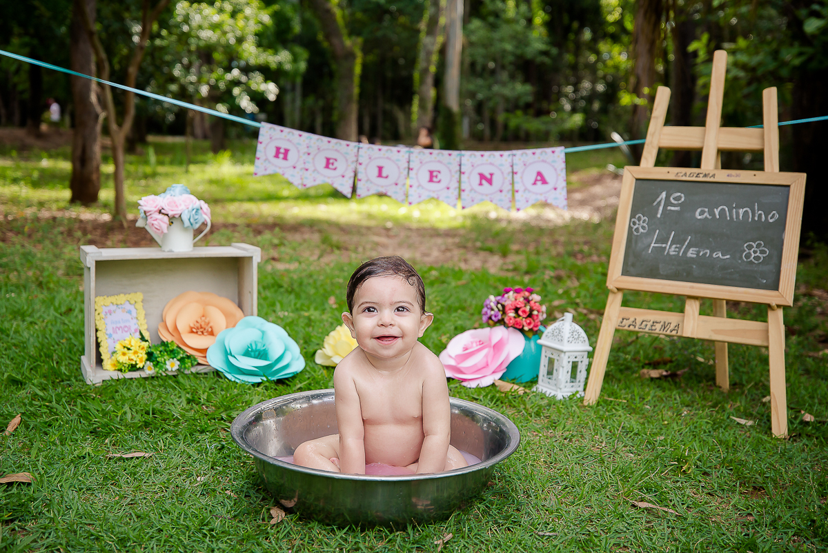 Helena completou seu primeiro aninho!!!
Registramos a Helena desde quando ainda na barriga da mamãe....Foi 1 ano de lindas fotos.
quanta mudança, como cresceu rápido,