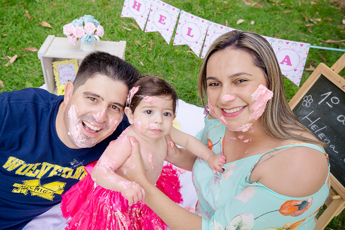 Helena completou seu primeiro aninho!!!
Registramos a Helena desde quando ainda na barriga da mamãe....Foi 1 ano de lindas fotos.
quanta mudança, como cresceu rápido,