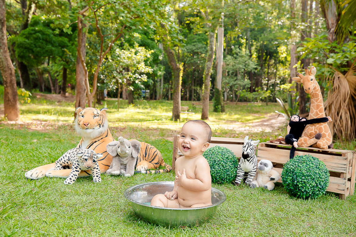 Há um ano conhecemos nosso modelo fofucho.
foi muito gostoso acompanhar o amadurecimento do Caleb e notar como desenvolveu a cada sessão que passava, agora completou o primeiro aninho de vida, 
encerrando um ciclo de muitas conquistas e fases gostosas
