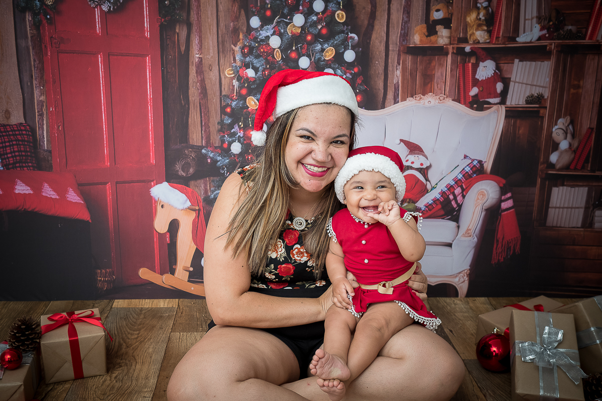 Eu simplesmente amooo fazer acompanhamento de bebês!
Essa é Manu agora com 9 meses, ela esbanja simpatia no estúdio!

Impossível não se encantar com esse mocinha linda!!!!