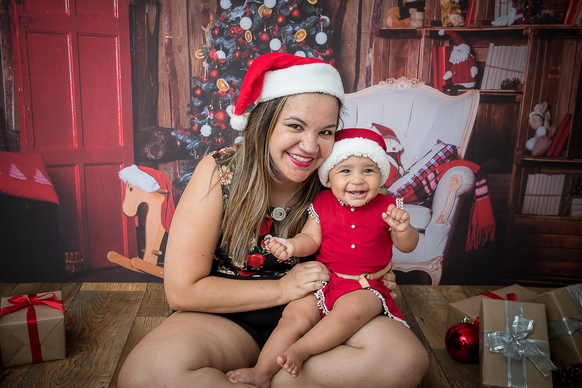 Eu simplesmente amooo fazer acompanhamento de bebês!
Essa é Manu agora com 9 meses, ela esbanja simpatia no estúdio!

Impossível não se encantar com esse mocinha linda!!!!