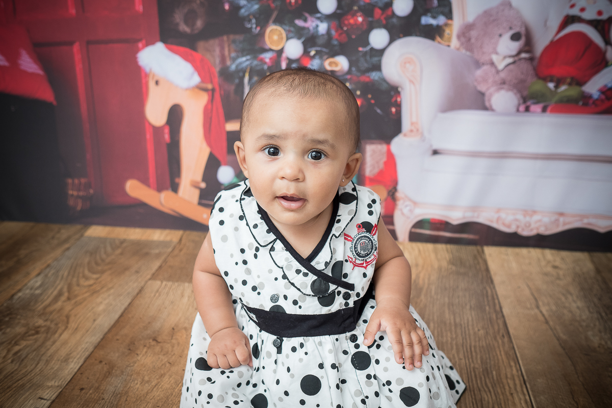 Eu simplesmente amooo fazer acompanhamento de bebês!
Essa é Manu agora com 9 meses, ela esbanja simpatia no estúdio!

Impossível não se encantar com esse mocinha linda!!!!