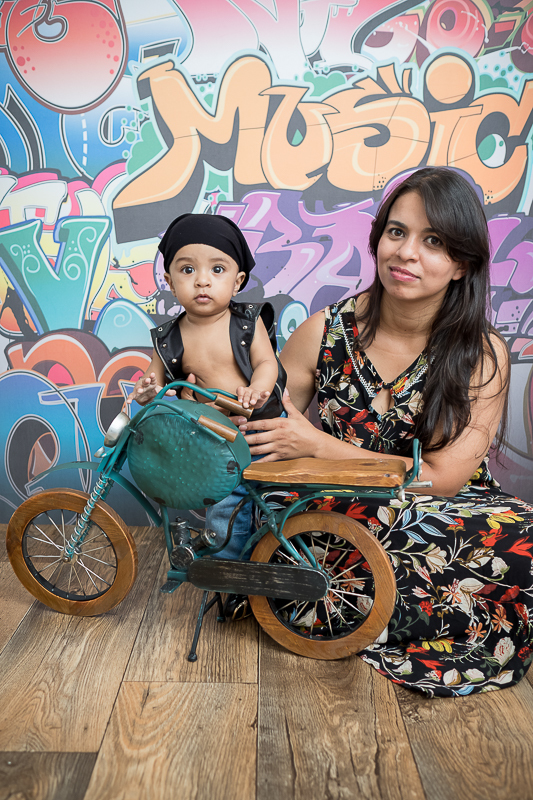 Já fotografamos essa fofura em sua sessão newborn e agora voltou em nosso estúdio para sua sessão de 9 meses..

como passou rápido Thomas está muito esperto, não queria desgrudar da mamãe....mas assim mesmo conseguimos fotos lindas