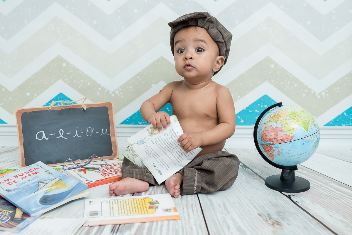 Já fotografamos essa fofura em sua sessão newborn e agora voltou em nosso estúdio para sua sessão de 9 meses..

como passou rápido Thomas está muito esperto, não queria desgrudar da mamãe....mas assim mesmo conseguimos fotos lindas