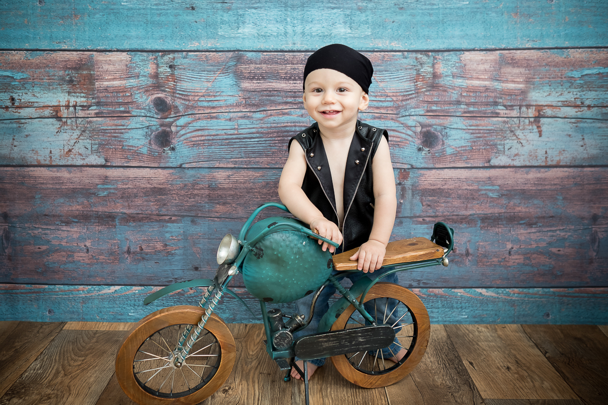 Há um misto de emoções ao encerrar esse capítulo tão lindo da vida do Davi.
Nós acompanhamos cada fase desse primeiro ano E agora aqui estamos aos 12 meses, com mais uma sessão deliciosa em família!