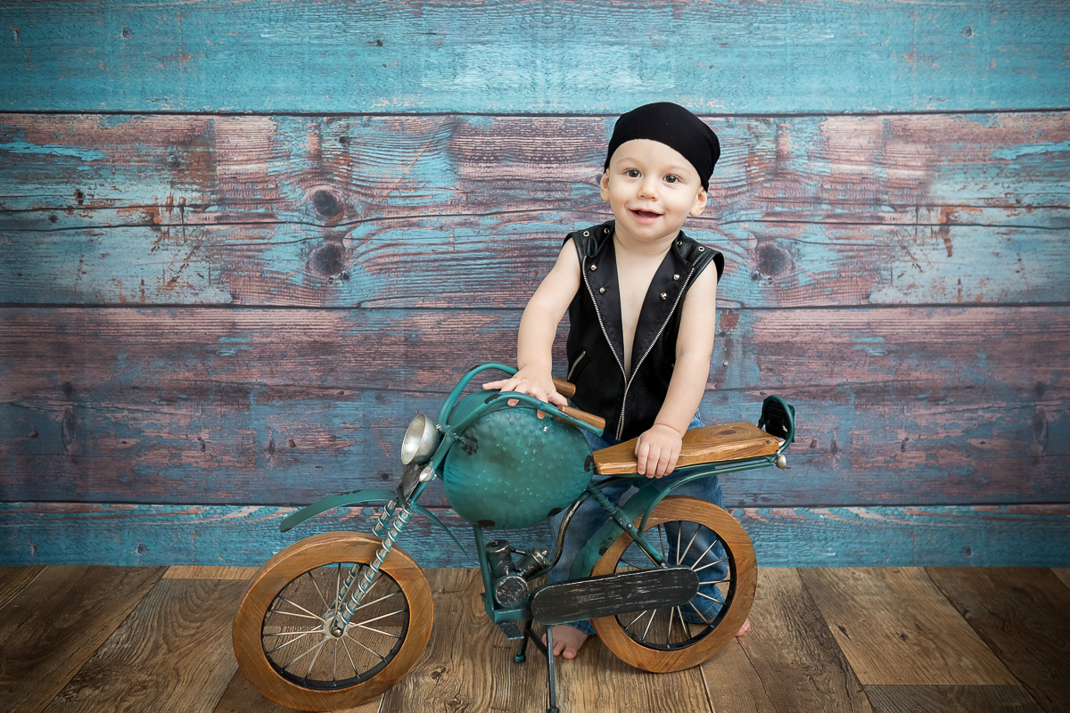 Há um misto de emoções ao encerrar esse capítulo tão lindo da vida do Davi.
Nós acompanhamos cada fase desse primeiro ano E agora aqui estamos aos 12 meses, com mais uma sessão deliciosa em família!