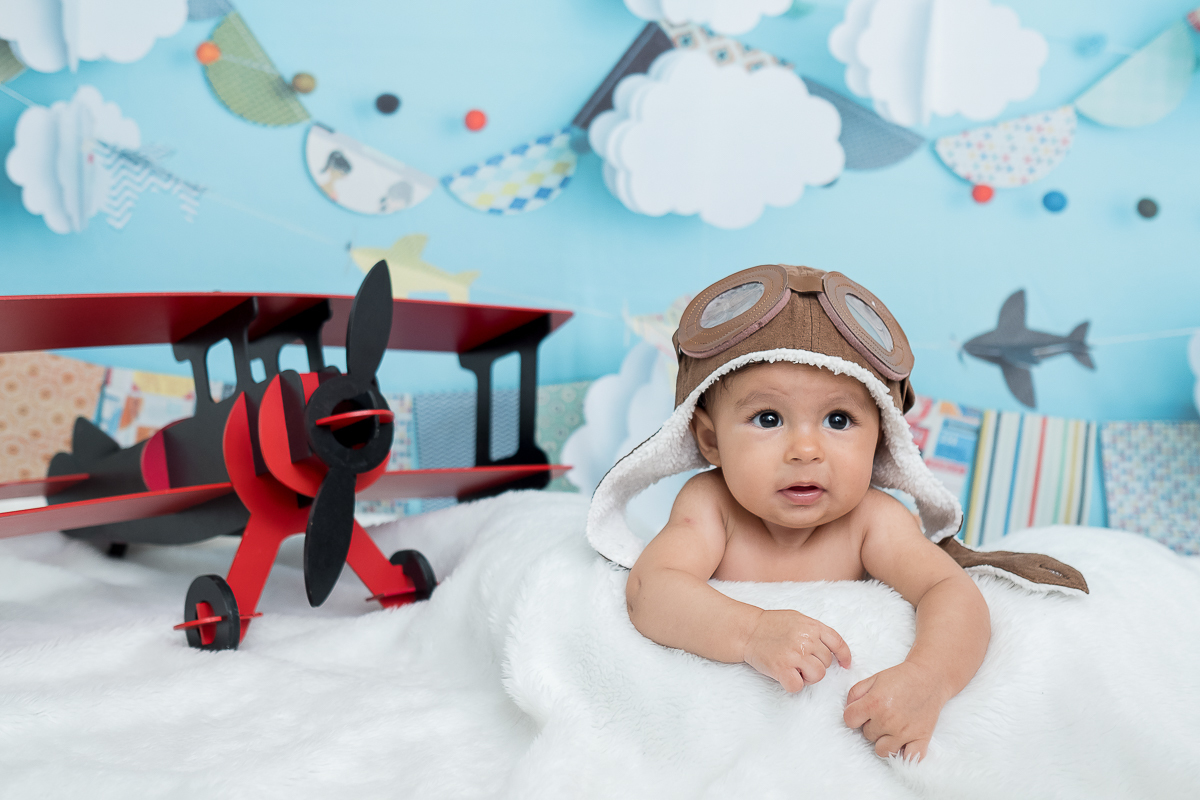 O Heitor acompanhamos desde o Newborn, feito apenas com 09 dias.

Depois teve a sessão de 03 meses e agora o de 6 meses

O Heitor ficou lindo de coelhinho da páscoa e aviador.