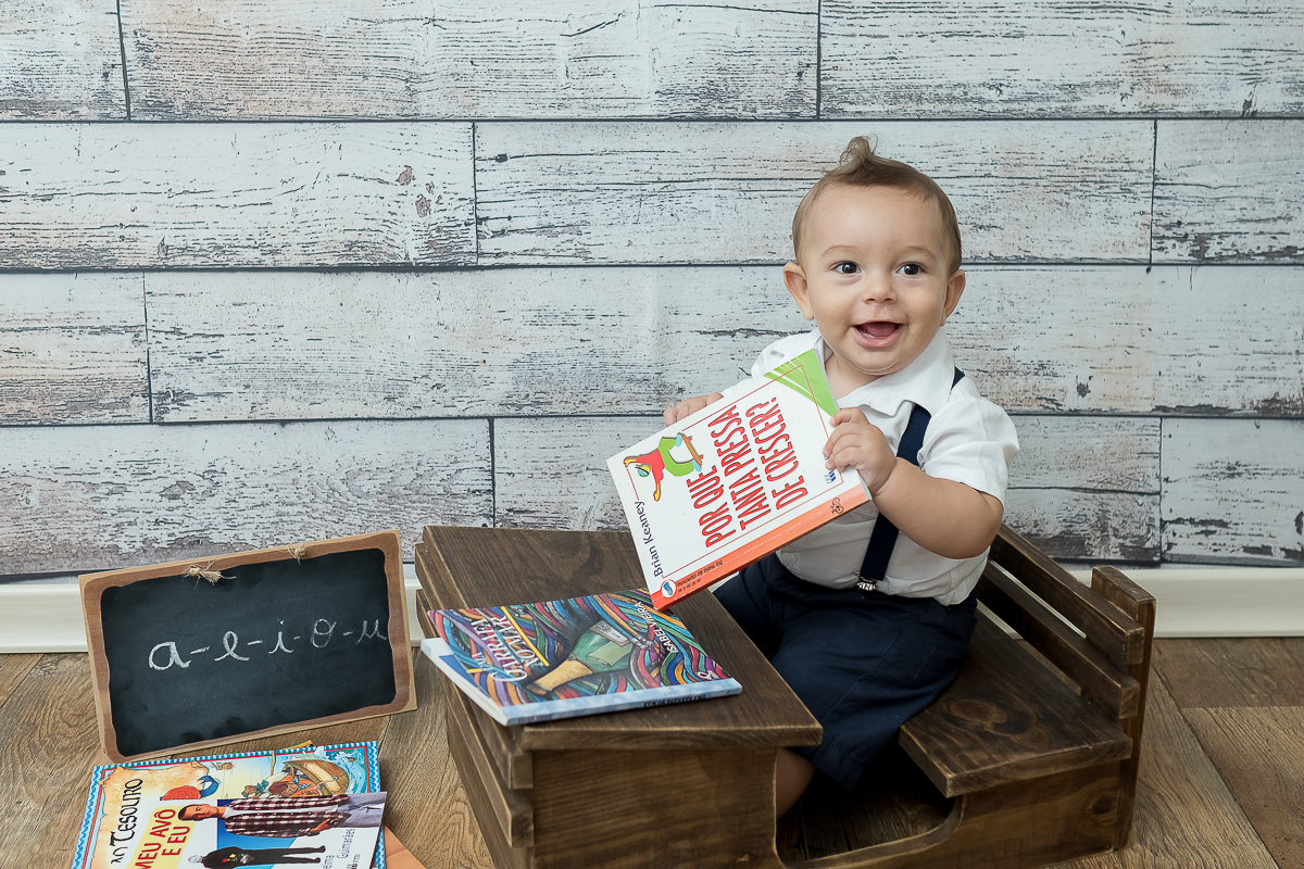 Pensem em um sorriso gostoso com aquelas gargalhadinhas que derretem o coração de qualquer pessoa!!!

Lucas se divertiu muito na sua sessão de 9 meses <3 