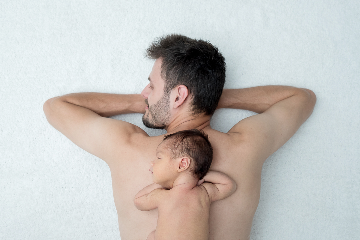 Esse é o Arthur com seus 13 dias de vida.Além de fofo, é todo simpático. Tão pequenino e já distribuindo sorrisos durante o ensaio, um amor. Vamos poder acompanhá-lo até seu primeiro aninho