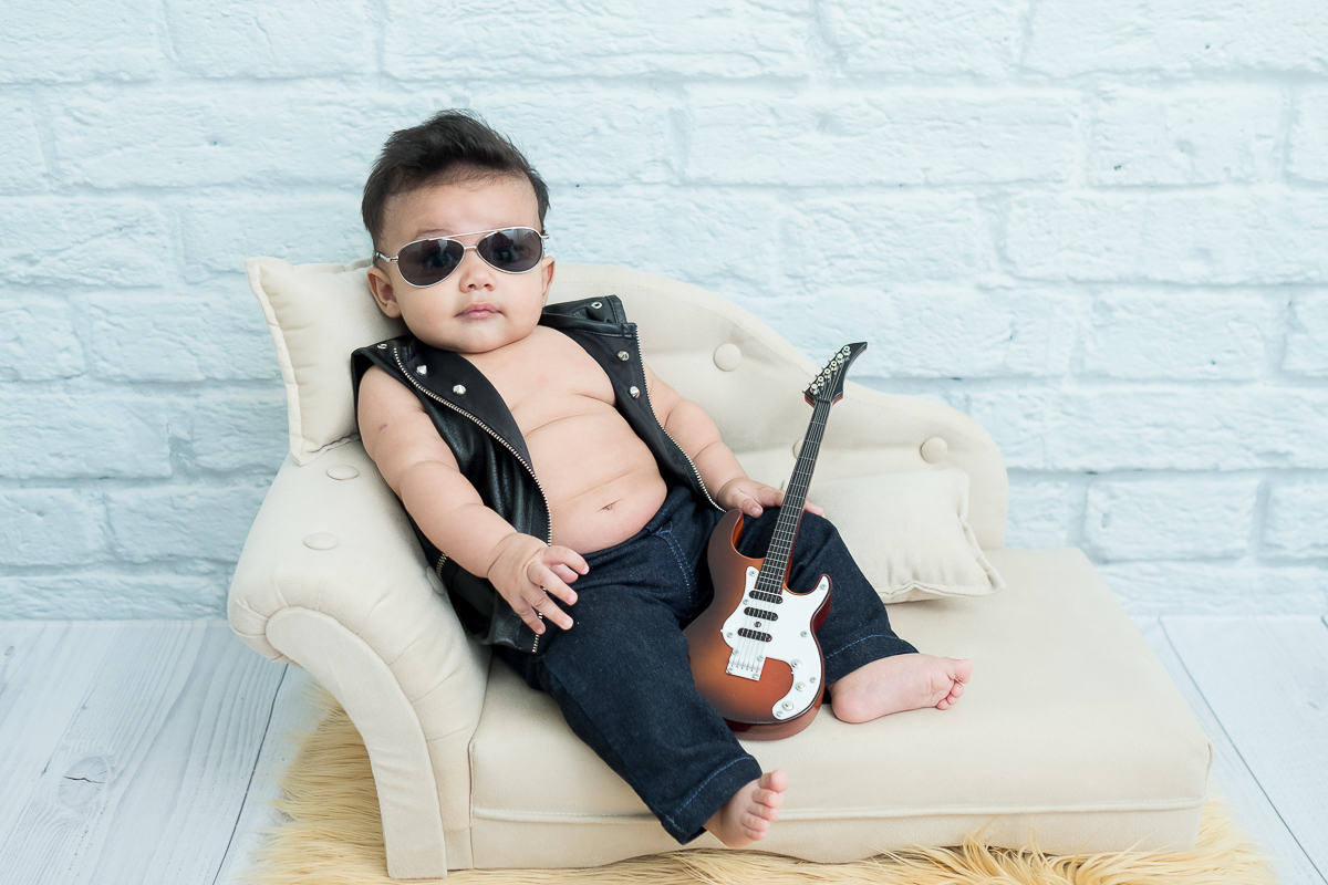 Com seus 4 meses o Enrico já esbanja muita simpatia. 

 Todo cheio de sorrisos e com aquelas dobrinhas de bebê que fazem a gente suspirar. 