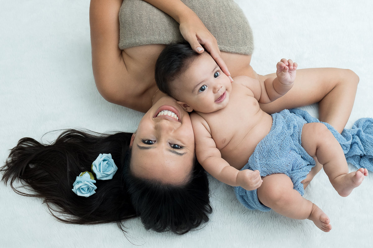 Com seus 4 meses o Enrico já esbanja muita simpatia. 

 Todo cheio de sorrisos e com aquelas dobrinhas de bebê que fazem a gente suspirar. 