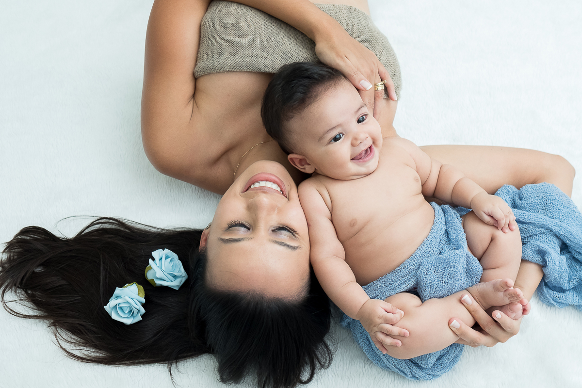 Com seus 4 meses o Enrico já esbanja muita simpatia. 

 Todo cheio de sorrisos e com aquelas dobrinhas de bebê que fazem a gente suspirar. 