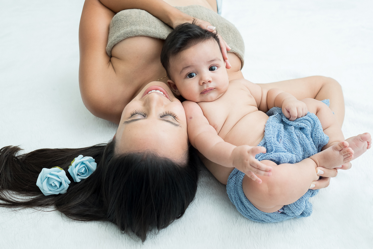 Com seus 4 meses o Enrico já esbanja muita simpatia. 

 Todo cheio de sorrisos e com aquelas dobrinhas de bebê que fazem a gente suspirar. 