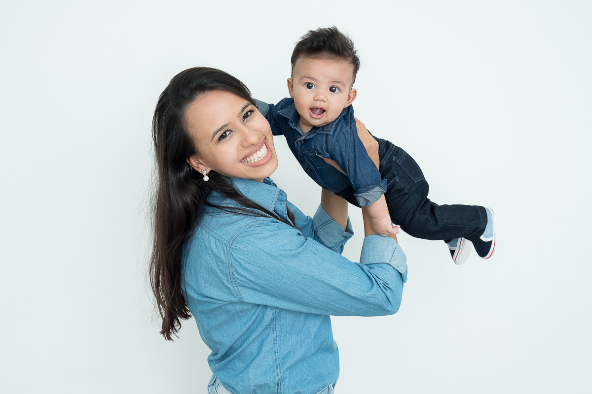 Com seus 4 meses o Enrico já esbanja muita simpatia. 

 Todo cheio de sorrisos e com aquelas dobrinhas de bebê que fazem a gente suspirar. 