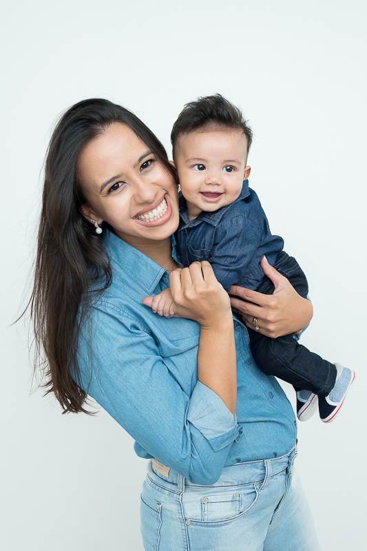 Com seus 4 meses o Enrico já esbanja muita simpatia. 

 Todo cheio de sorrisos e com aquelas dobrinhas de bebê que fazem a gente suspirar. 