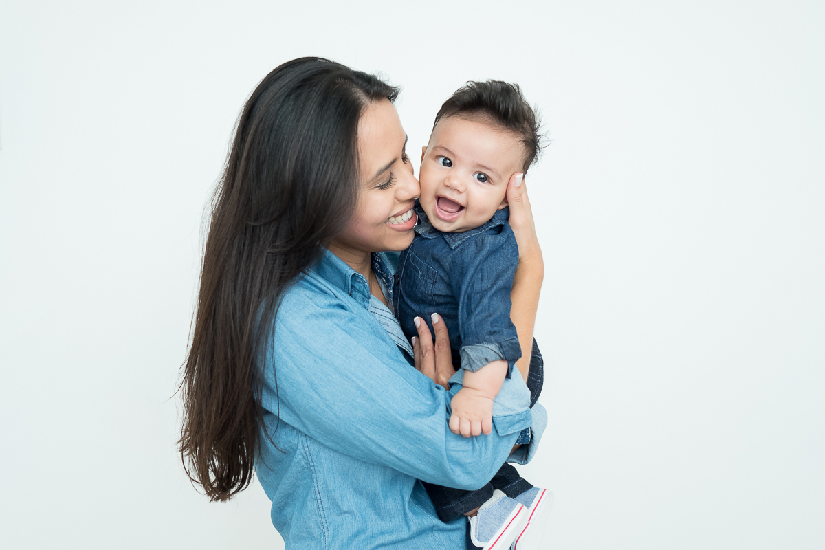 Com seus 4 meses o Enrico já esbanja muita simpatia. 

 Todo cheio de sorrisos e com aquelas dobrinhas de bebê que fazem a gente suspirar. 