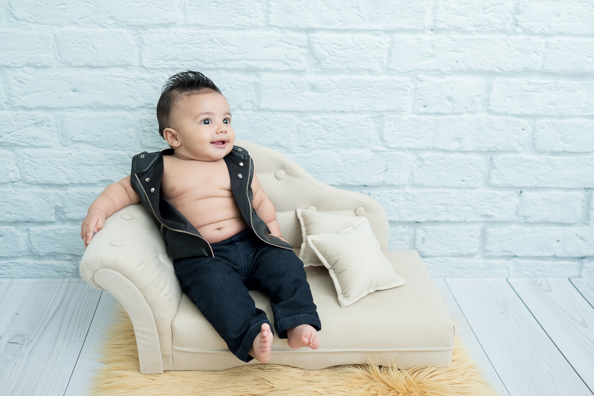 Com seus 4 meses o Enrico já esbanja muita simpatia. 

 Todo cheio de sorrisos e com aquelas dobrinhas de bebê que fazem a gente suspirar. 